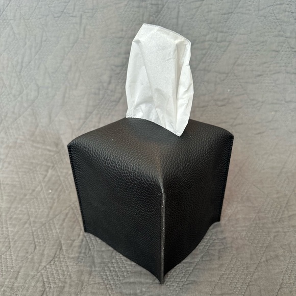5 Square Tissue box covers - Picture 2 of 16
